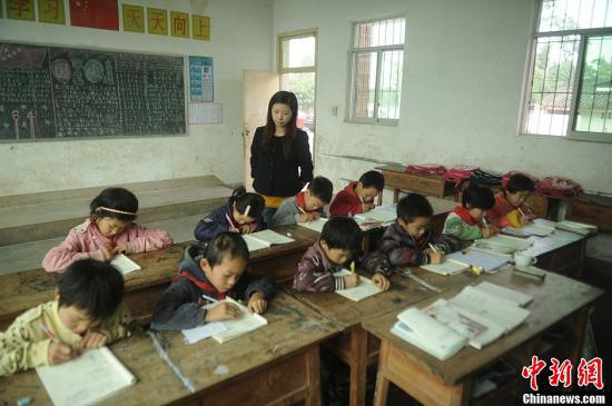 中国10年招募60万特岗教师成乡村教师新鲜血液