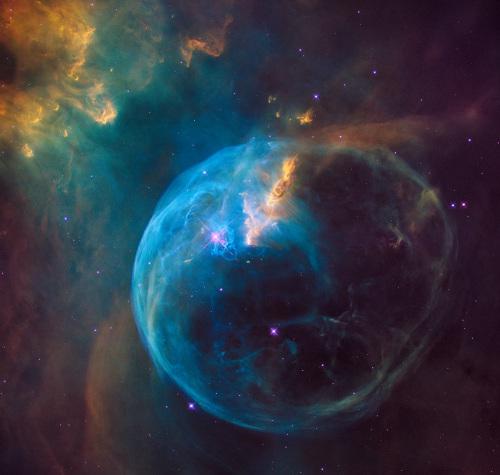 NASA拍摄气泡星云：多彩而精致太空中“漂浮”