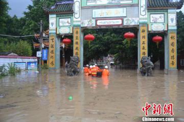 台风“莫兰蒂”带来暴雨福州马尾消防营救疏散26名群众