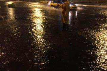 台风“鲇鱼”登陆福建泉州最大风力12级