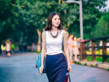 清木风水；生肖羊，今年有升职之喜，又有恋爱之喜