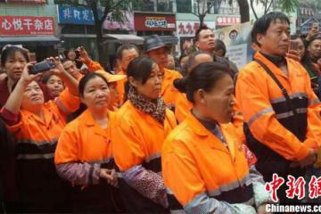 “口技哥”成都开包子铺免费为环卫工提供早餐