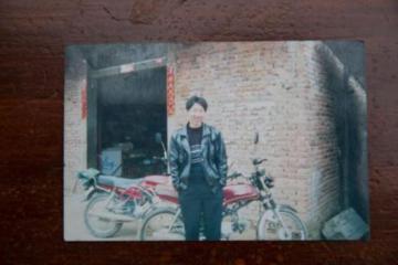 网络媒体走转改｜英雄走后：好支书周炳耀与他正在改变的村庄